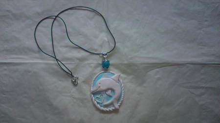 Collier fantaisie camé dauphin bleu et nacre 